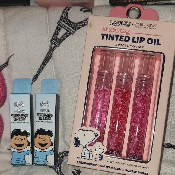 NWT Peanuts Themed Beauty Set - Picture 2 of 5